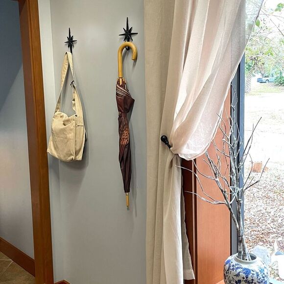 Set of 2 Black Finish Cast Iron 8-Pointed Atomic Starburst Wall Hooks - Picture 2 of 6